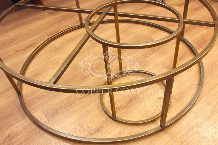 Каркасы круглых столиков с отделкой под хаотичную среднестаренную бронзу или латунь