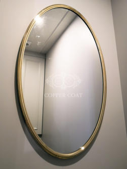 Зеркало из латуни в ванной